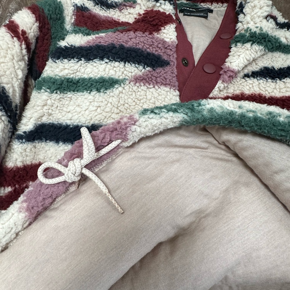 PRANA pull over - Picture 4 of 6